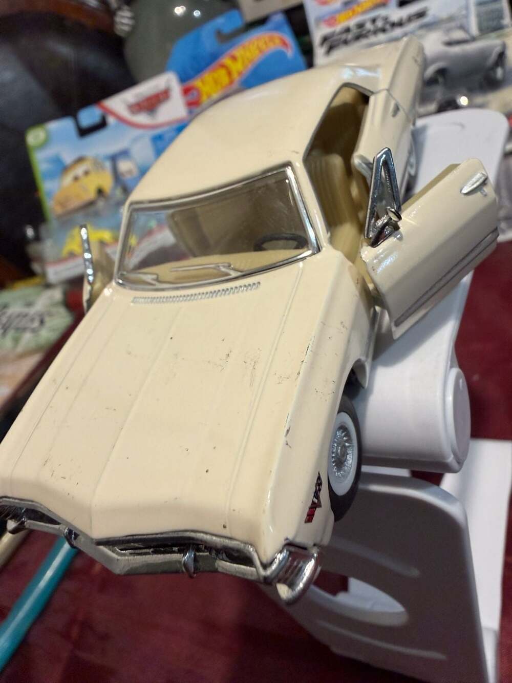 Kinsmart 1967 Chevrolet Impala Diecast Scale 1/43 Beige